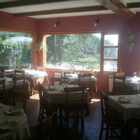 Gasthuis Hostal-restaurante Fogon De Gredos 2*