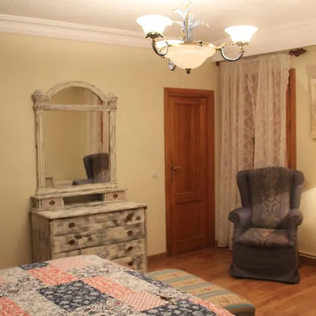 Hostal-restaurante Fogon De Gredos 2*