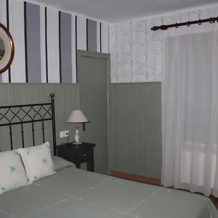 Guest house Hostal-restaurante Fogon De Gredos 2*